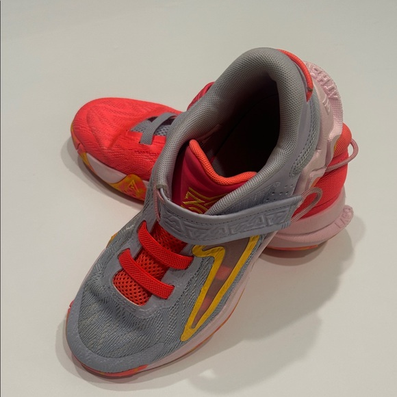 Nike Kids neon coral and Gray basketball - Picture 2 of 6